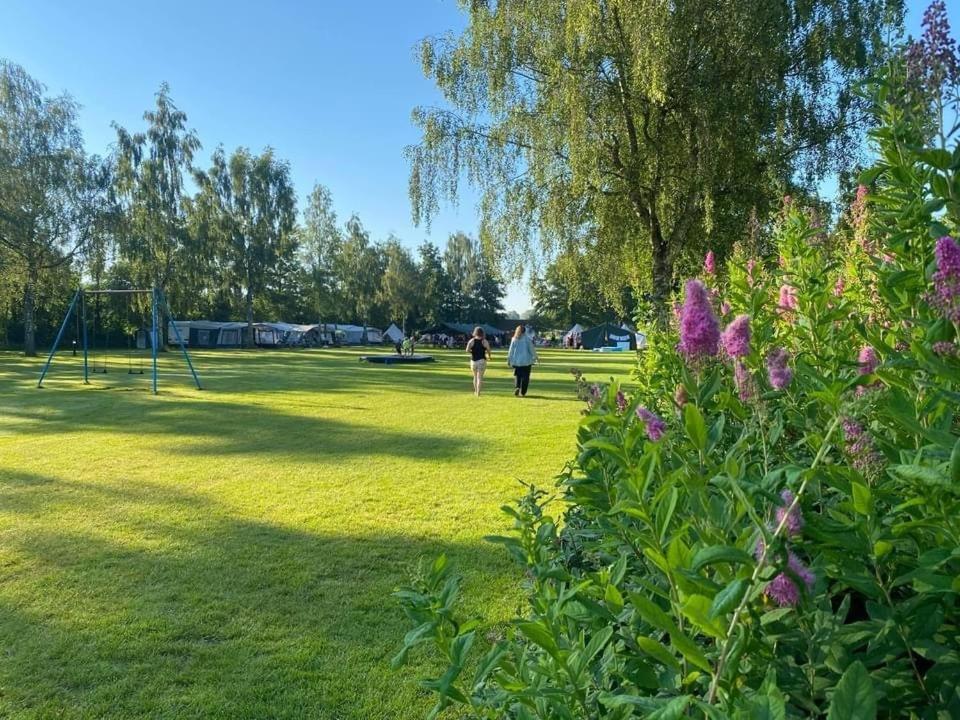 Pipowagens Bij De Koppenjan: Unique Farmstay with Pancake Restaurant Jubbega-Schurega Exterior photo